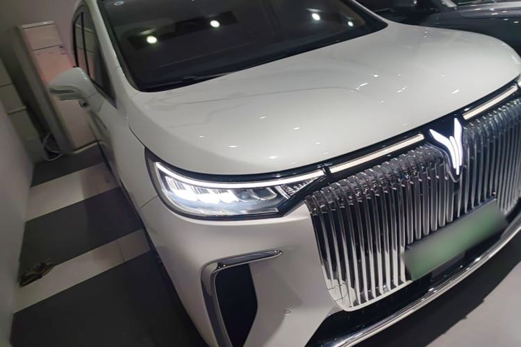 Used VOYAH Dream 2025 PHEV Four-Wheel Drive Prestige Kunpeng Edition Front Right 45 Deg