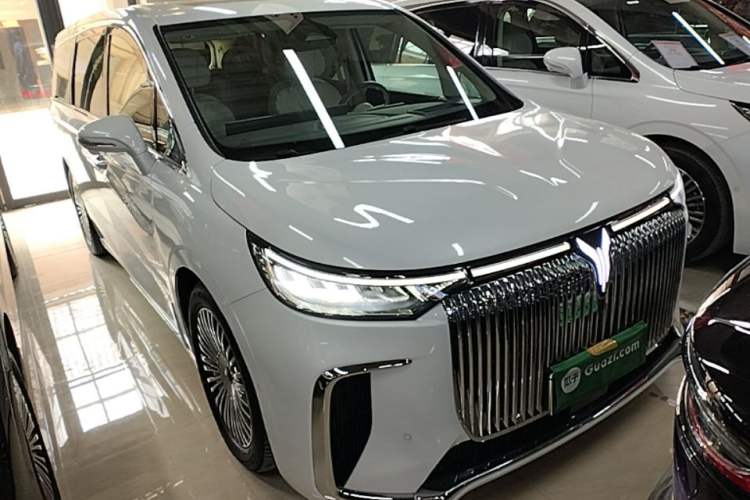 Used VOYAH Dream 2025 PHEV Four-Wheel-Drive Flagship Kunpeng Edition Front Right 45 Deg