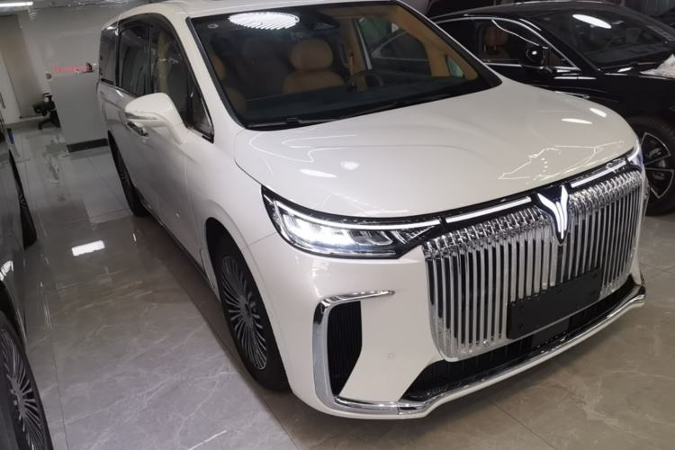Used VOYAH Dream 2025 PHEV Four-Wheel Drive Prestige Kunpeng Edition Front Right 45 Deg