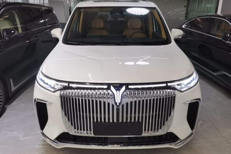 Used VOYAH Dream 2025 PHEV Four-Wheel Drive Prestige Kunpeng Edition Front