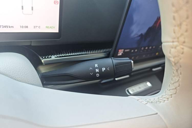 Used VOYAH Dream 2025 PHEV Four-Wheel-Drive Flagship Kunpeng Edition Gear Lever
