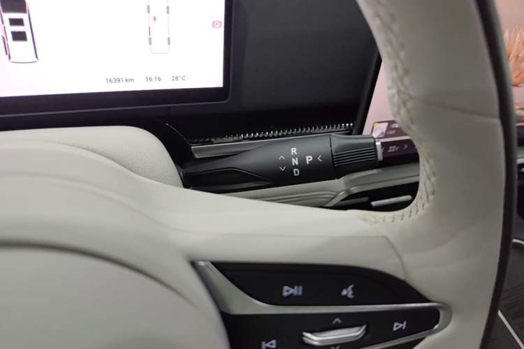 Used VOYAH Dream 2025 PHEV Four-Wheel-Drive Flagship Kunpeng Edition Gear Lever