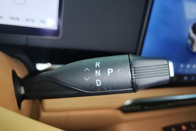 Used VOYAH Dream 2025 PHEV Four-Wheel Drive Prestige Kunpeng Edition Gear Lever