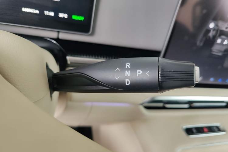 Used VOYAH Dream 2025 PHEV Four-Wheel-Drive Flagship Kunpeng Edition Gear Lever