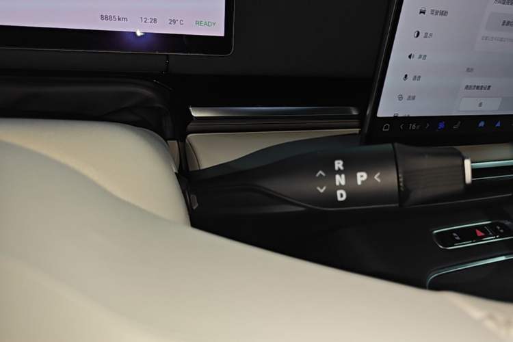 Used VOYAH Dream 2025 PHEV Four-Wheel Drive Prestige Kunpeng Edition Gear Lever