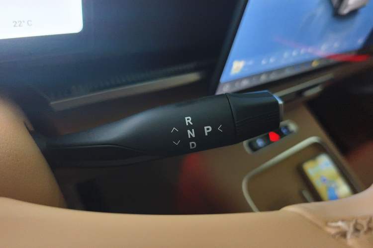 Used VOYAH Dream 2025 PHEV Four-Wheel Drive Prestige Kunpeng Edition Gear Lever