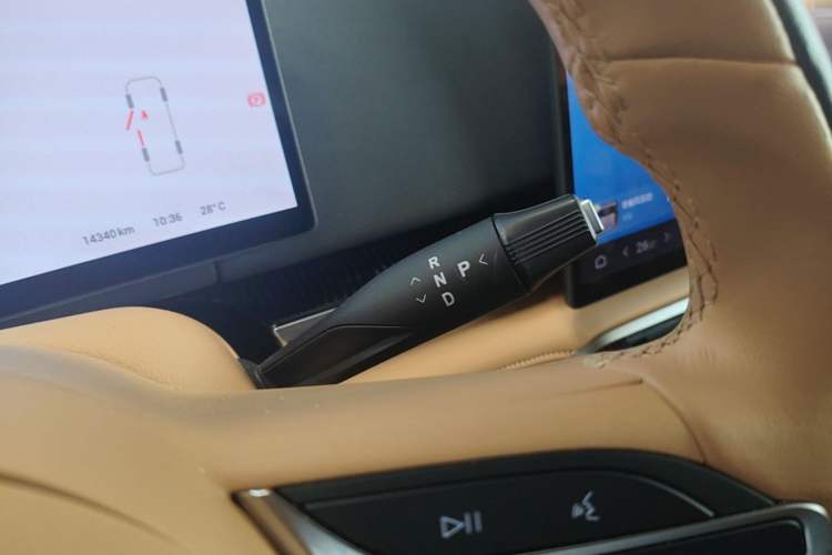 Used VOYAH Dream 2025 PHEV Four-Wheel Drive Prestige Kunpeng Edition Gear Lever