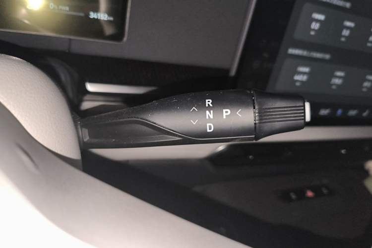 Used VOYAH Dream 2025 PHEV Four-Wheel-Drive Flagship Version – Qiankun Edition Gear Lever