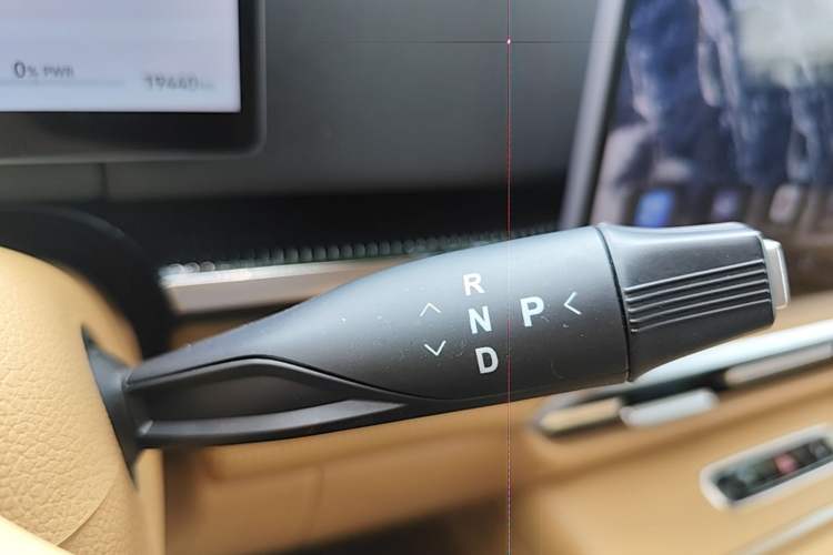 Used VOYAH Dream 2025 PHEV Four-Wheel-Drive Flagship Version – Qiankun Edition Gear Lever