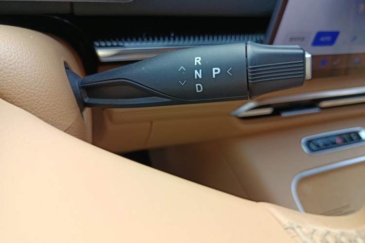 Used VOYAH Dream 2025 PHEV Four-Wheel-Drive Flagship Kunpeng Edition Gear Lever