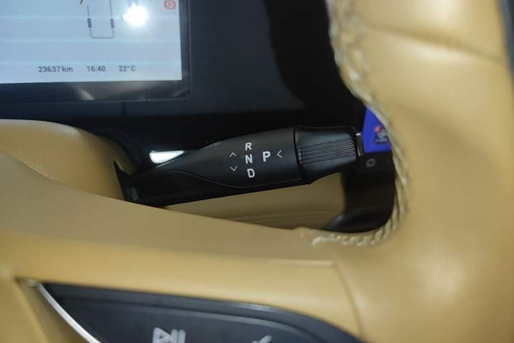 Used VOYAH Dream 2025 PHEV Four-Wheel Drive Prestige Kunpeng Edition Gear Lever