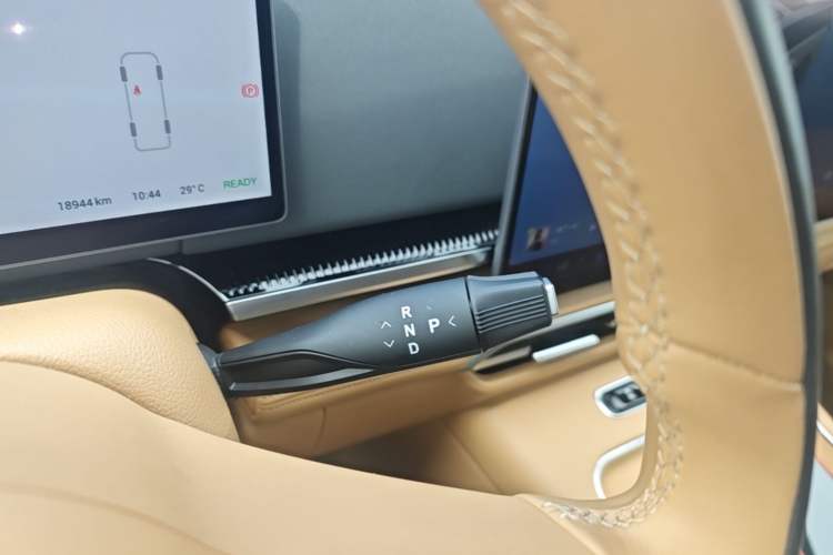 Used VOYAH Dream 2025 PHEV Four-Wheel Drive Prestige Kunpeng Edition Gear Lever