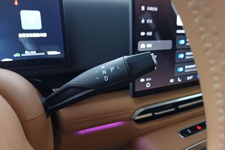 Used VOYAH Dream 2025 PHEV Four-Wheel-Drive Flagship Version – Qiankun Edition Gear Lever