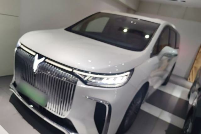 Used VOYAH Dream 2025 PHEV Four-Wheel Drive Prestige Kunpeng Edition