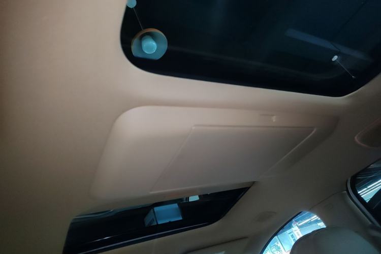 Used VOYAH Dream 2025 PHEV Four-Wheel Drive Prestige Kunpeng Edition Headliner