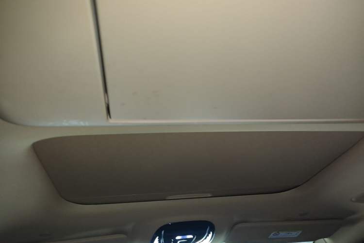 Used VOYAH Dream 2025 PHEV Four-Wheel Drive Prestige Kunpeng Edition Headliner