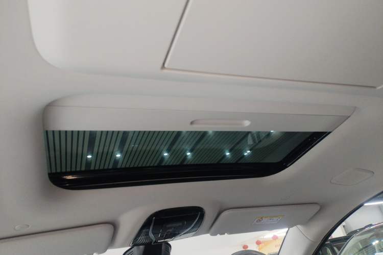 Used VOYAH Dream 2025 PHEV Four-Wheel Drive Prestige Kunpeng Edition Headliner