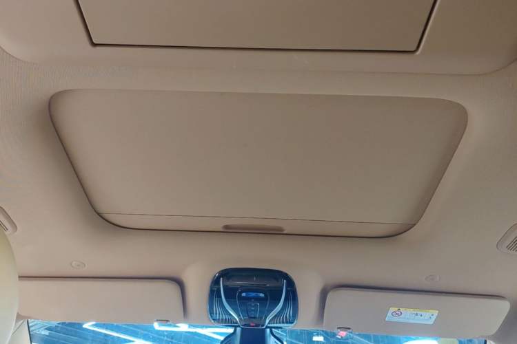 Used VOYAH Dream 2025 PHEV Four-Wheel Drive Prestige Kunpeng Edition Headliner