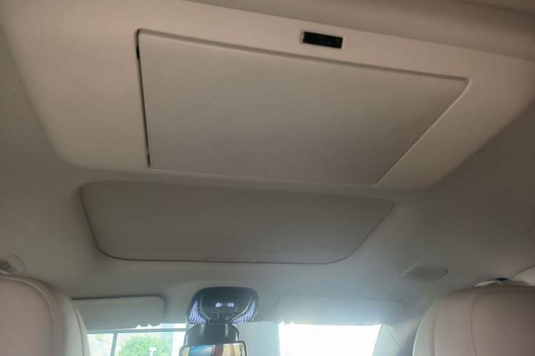 Used VOYAH Dream 2025 PHEV Four-Wheel Drive Prestige Kunpeng Edition Headliner