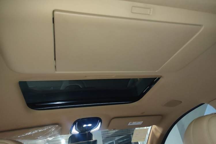 Used VOYAH Dream 2025 PHEV Four-Wheel Drive Prestige Kunpeng Edition Headliner