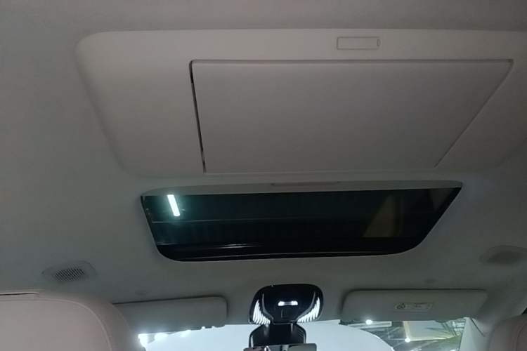 Used VOYAH Dream 2025 PHEV Four-Wheel-Drive Flagship Kunpeng Edition Headliner