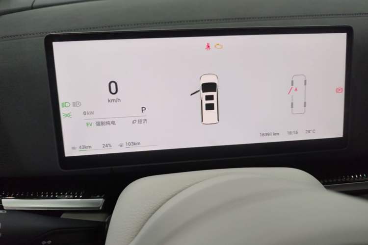 Used VOYAH Dream 2025 PHEV Four-Wheel-Drive Flagship Kunpeng Edition Instrument Cluster