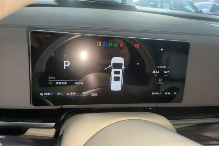 Used VOYAH Dream 2025 PHEV Four-Wheel Drive Prestige Kunpeng Edition Instrument Cluster