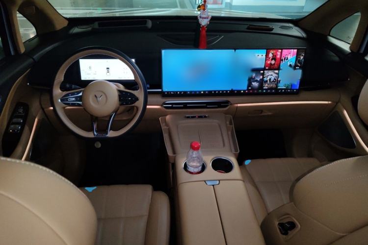 Used VOYAH Dream 2025 PHEV Four-Wheel-Drive Flagship Kunpeng Edition Interior 2