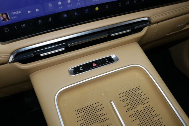 Used VOYAH Dream 2025 PHEV Four-Wheel Drive Prestige Kunpeng Edition Interior 3