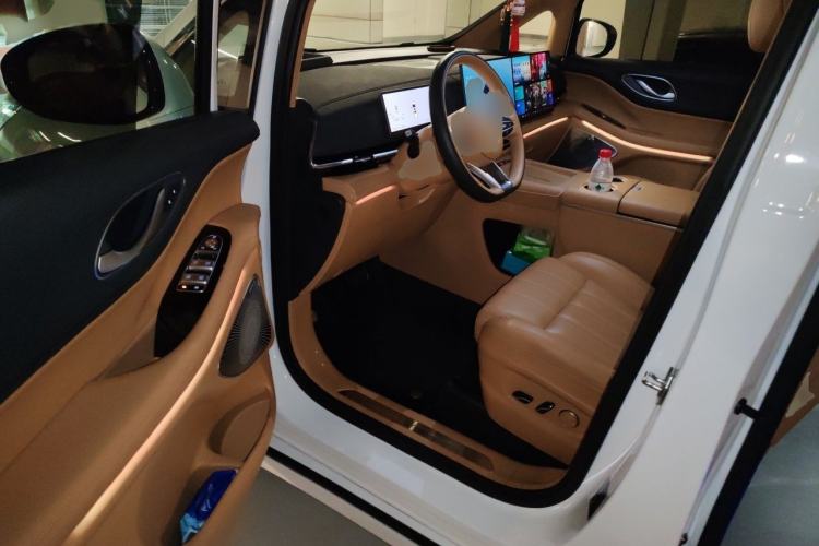 Used VOYAH Dream 2025 PHEV Four-Wheel-Drive Flagship Kunpeng Edition Interior 3