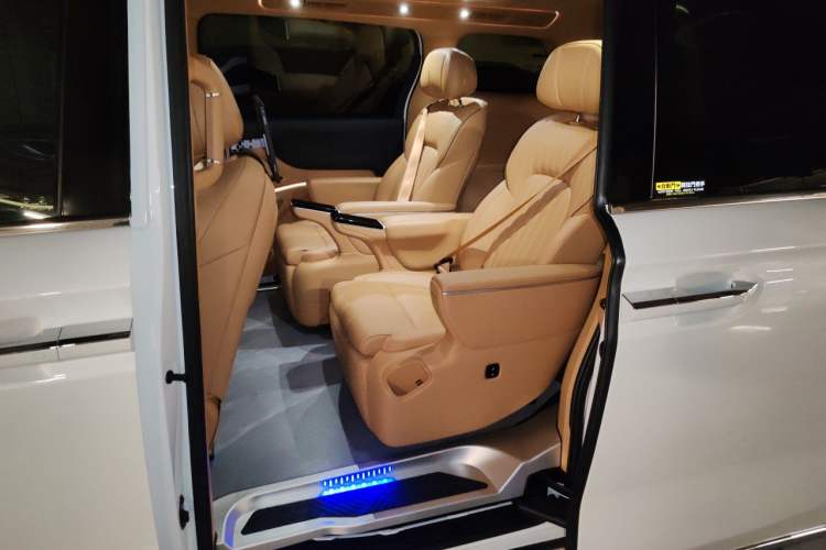 Used VOYAH Dream 2025 PHEV Four-Wheel-Drive Flagship Kunpeng Edition Interior 4