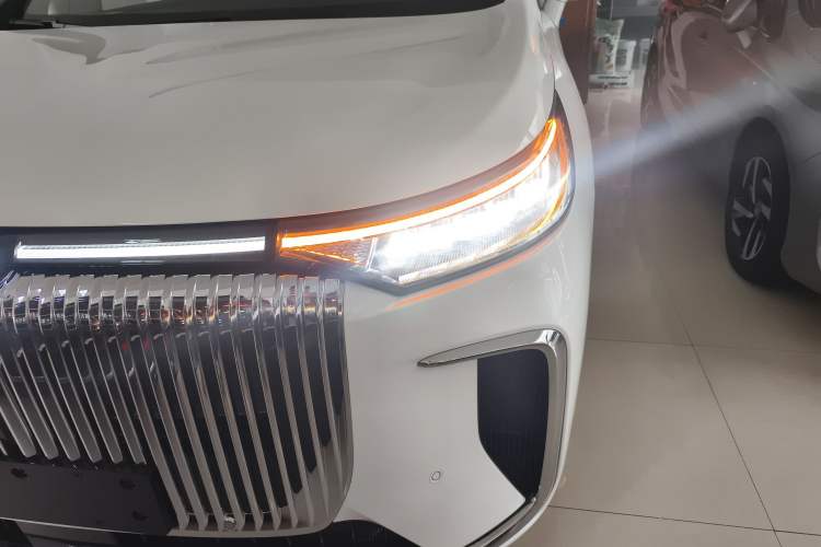 Used VOYAH Dream 2025 PHEV Four-Wheel Drive Prestige Kunpeng Edition Left Front Headlight