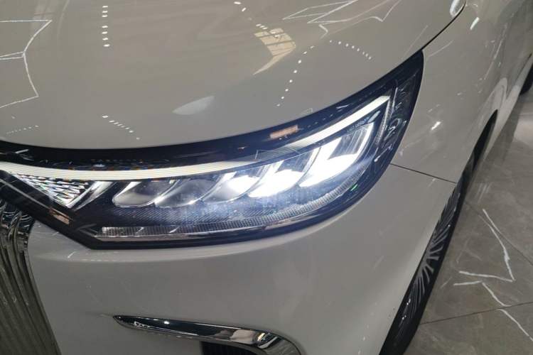 Used VOYAH Dream 2025 PHEV Four-Wheel Drive Prestige Kunpeng Edition Left Front Headlight