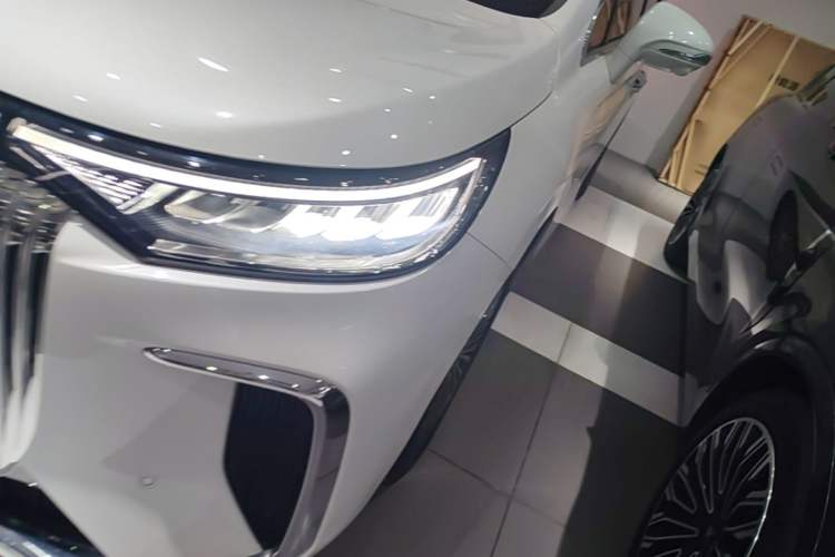 Used VOYAH Dream 2025 PHEV Four-Wheel Drive Prestige Kunpeng Edition Left Front Headlight