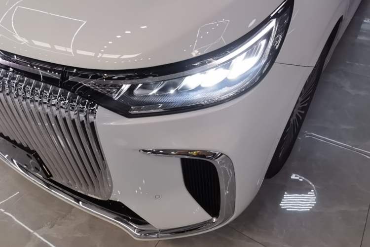 Used VOYAH Dream 2025 PHEV Four-Wheel Drive Prestige Kunpeng Edition Left Front Headlight