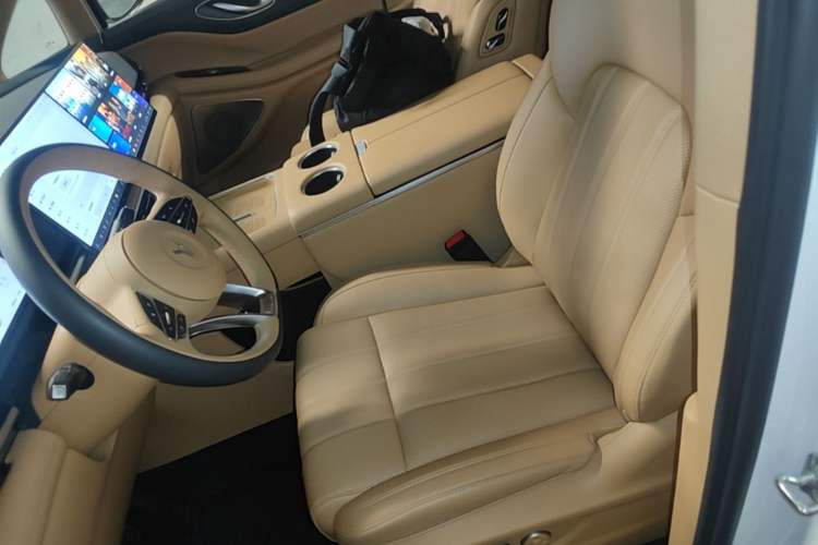 Used VOYAH Dream 2025 PHEV Four-Wheel Drive Prestige Kunpeng Edition Left Front Seat