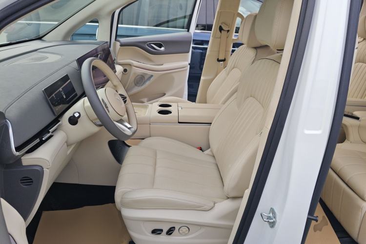 Used VOYAH Dream 2025 PHEV Four-Wheel-Drive Flagship Kunpeng Edition Left Front Seat
