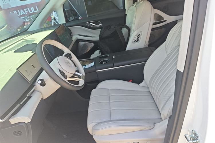 Used VOYAH Dream 2025 PHEV Four-Wheel-Drive Flagship Kunpeng Edition Left Front Seat