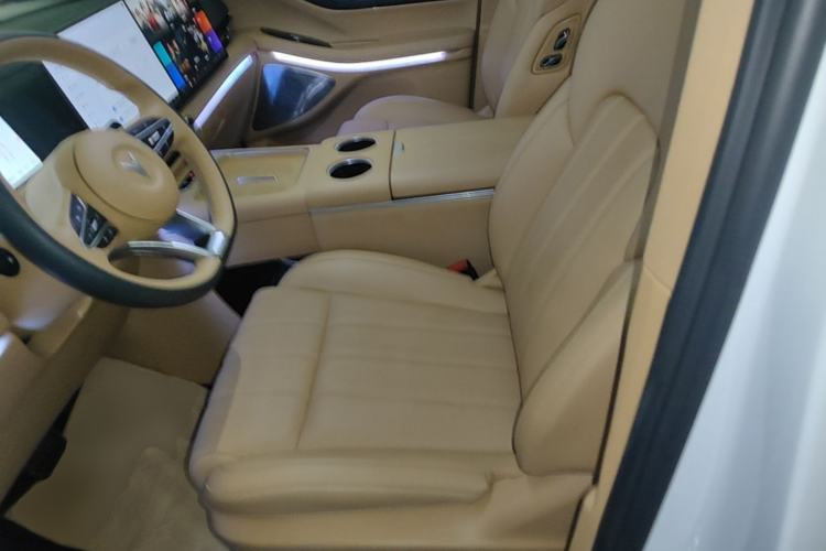 Used VOYAH Dream 2025 PHEV Four-Wheel Drive Prestige Kunpeng Edition Left Front Seat