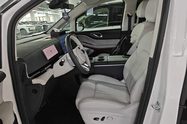 Used VOYAH Dream 2025 PHEV Four-Wheel Drive Prestige Kunpeng Edition Left Front Seat