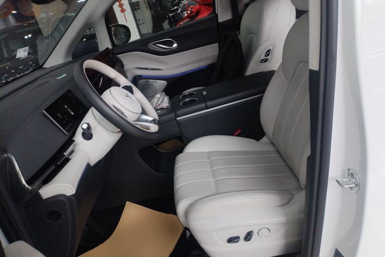 Used VOYAH Dream 2025 PHEV Four-Wheel Drive Prestige Kunpeng Edition Left Front Seat