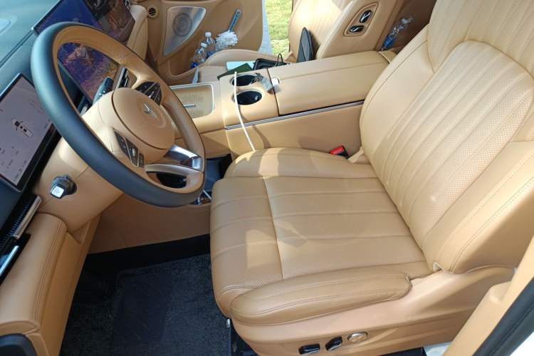 Used VOYAH Dream 2025 PHEV Four-Wheel-Drive Flagship Kunpeng Edition Left Front Seat