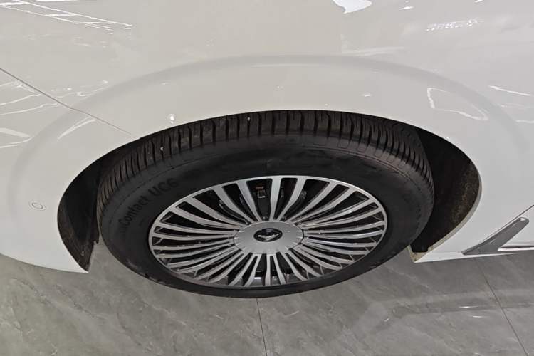 Used VOYAH Dream 2025 PHEV Four-Wheel Drive Prestige Kunpeng Edition Left Front Wheel Hub