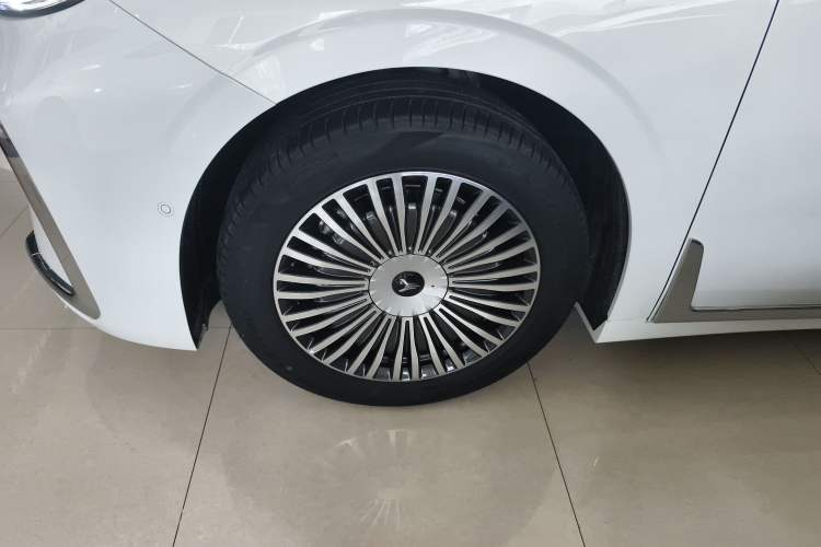 Used VOYAH Dream 2025 PHEV Four-Wheel Drive Prestige Kunpeng Edition Left Front Wheel Hub