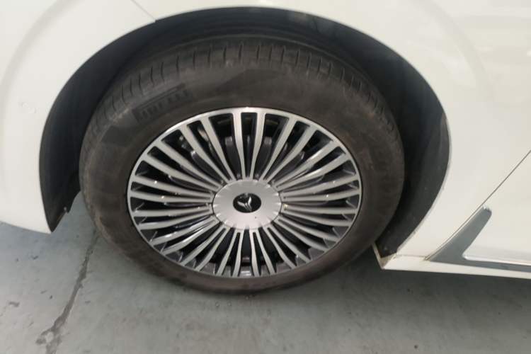 Used VOYAH Dream 2025 PHEV Four-Wheel Drive Prestige Kunpeng Edition Left Front Wheel Hub