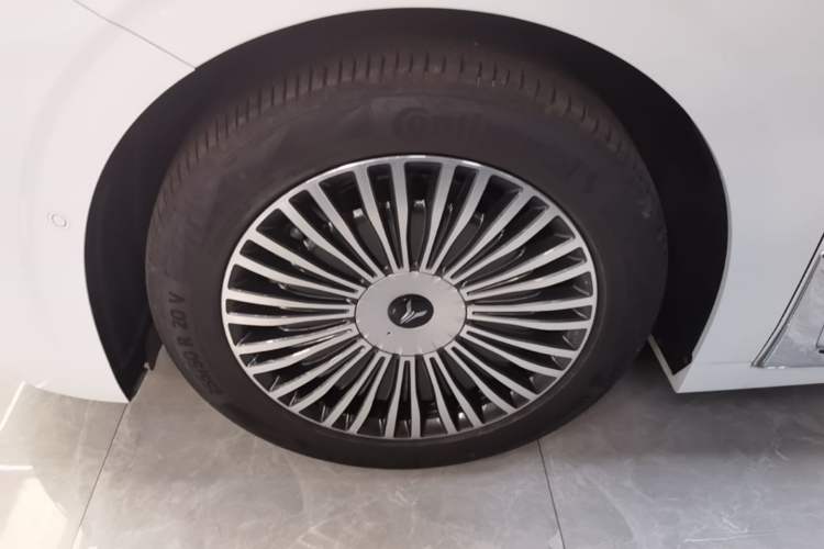 Used VOYAH Dream 2025 PHEV Four-Wheel Drive Prestige Kunpeng Edition Left Front Wheel Hub