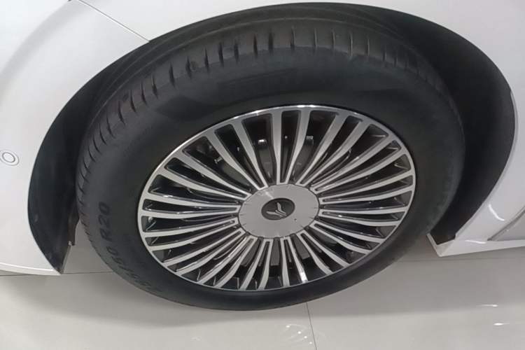 Used VOYAH Dream 2025 PHEV Four-Wheel-Drive Flagship Kunpeng Edition Left Front Wheel Hub