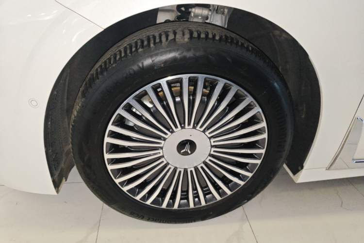 Used VOYAH Dream 2025 PHEV Four-Wheel Drive Prestige Kunpeng Edition Left Front Wheel Hub