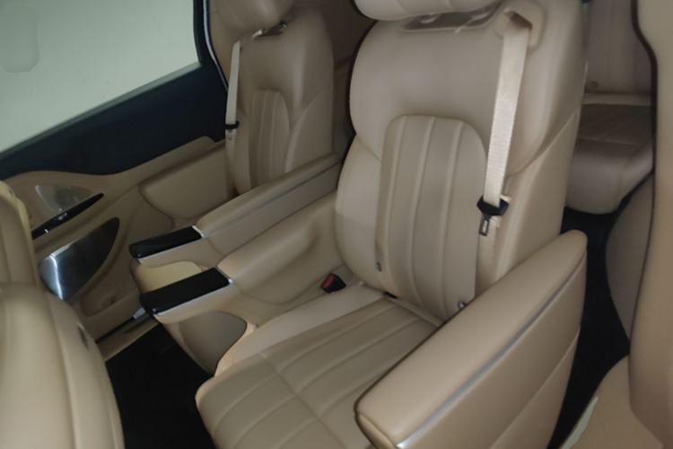 Used VOYAH Dream 2025 PHEV Four-Wheel Drive Prestige Kunpeng Edition Left Rear Seat