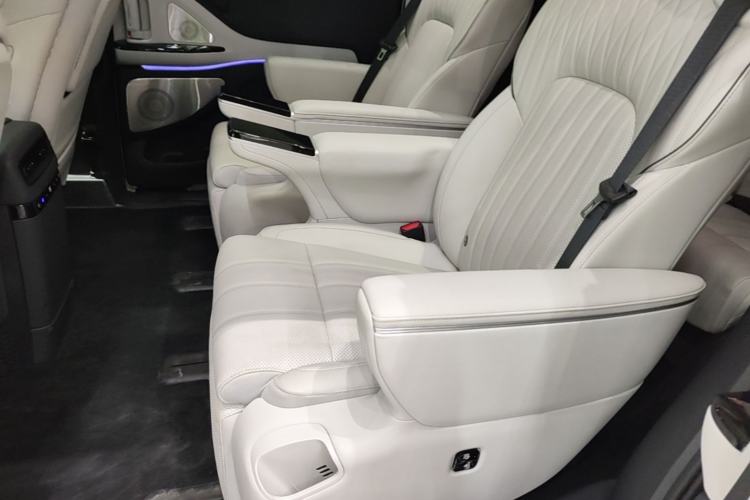 Used VOYAH Dream 2025 PHEV Four-Wheel-Drive Flagship Kunpeng Edition Left Rear Seat